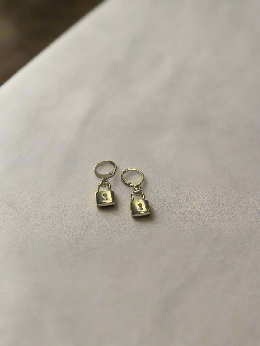 18K gold plated lock huggies