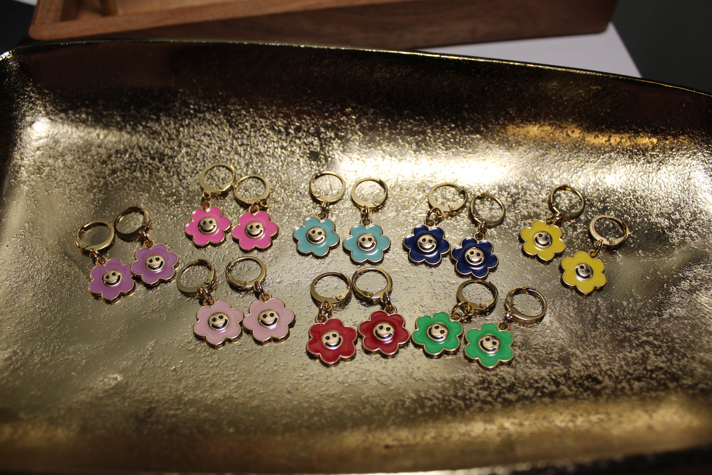Flower/Smiley Huggies - Gold